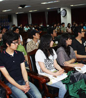 <�����������>