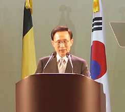 ��, õ���� ���¿� å���ִ� ��..