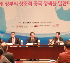 �ݶ��� ���ƽþ�, �׸��� �ѱ�