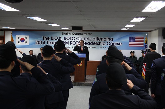 ÇбºÈ帻ý, ÅØ»ç½º A&M ROTC¸®´õ½Ê °úÁ¤ Ãâ..