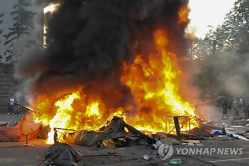 ¿ìÅ©¶ó Ä£Á¤ºÎ-ºÐ¸®ÁÖÀÇ Ãæµ¹ 40¿©¸í »ç¸Á