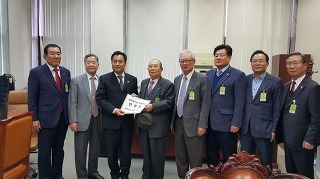 ¾ÖÃÑÇù, ±¹È¸¿Í ¿©¡¤¾ß Á¤´ç¿¡ ź¿ø¼ Àü..