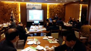 ¼¼°è Á¤»ó 500¸í ÀÎÅͺäÇÑ ÀÓ´ö±Ô ȸÀå