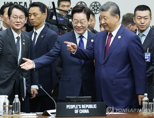 ½ÃÁøÇÎ, Æ®·³ÇÁ ¶°³ APEC¼ Ú¸ÀϹæÁÖÀÇ ..