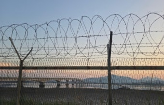 Æ®·³ÇÁ "Ú¸º¸´Ù ´õ °·ÂÇÑ ±¹°æ °¡Áø ³ª¶ó´Â ºÏÇÑ..