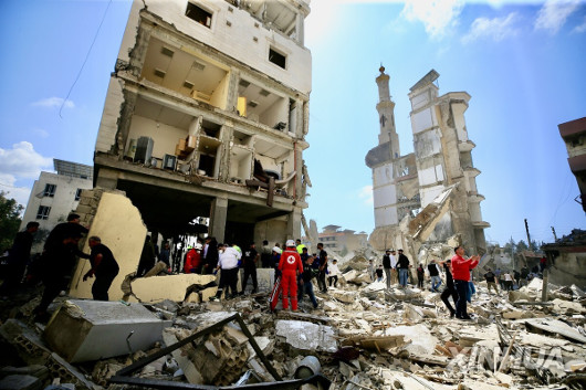 ÇϷ縸¿¡ Èçµé¸®´Â ¹Ì¡¤À̶õ ÈÞÀü¡¦È£¸£¹«Á·¹¹Ù³í µÎ°í »ß°Æ